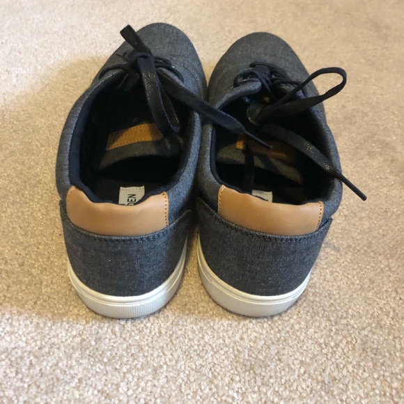 Steven Madden Grey Canvas Sneakers Size 9 - Picture 2 of 6